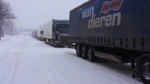 Дальнобойщик: «В пробке на М-4 под Ростовом я провел почти двое суток» Дальнобойщик: «В пробке на М-4 под Ростовом я провел почти двое суток»
