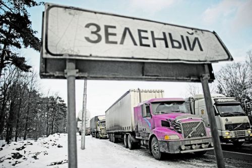 Обед на обочине, или Кому в столичном регионе мешают большегрузы?