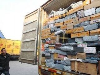 Посылки на Донбасс подорожали из-за надбавки «за обстрел» Посылки на Донбасс подорожали из-за надбавки «за обстрел»